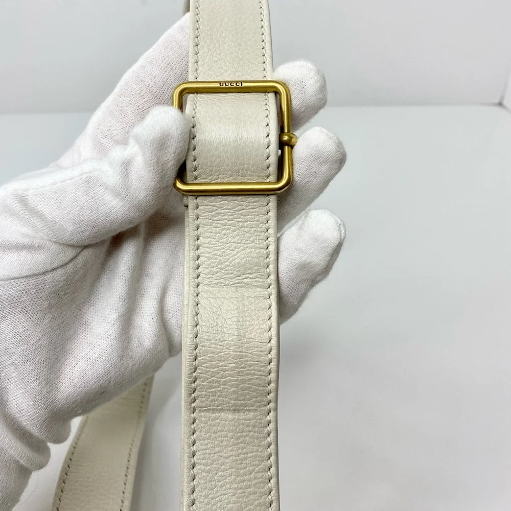 Authentic Gucci Grained Calfskin Logo Messenger Bag - Picture 9 of 15